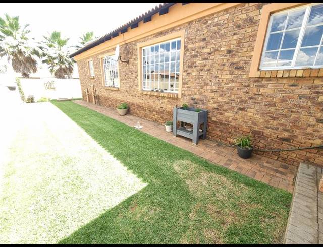 3 BEDROOM TOWNHOUSE FOR SALE IN KOOKRUS